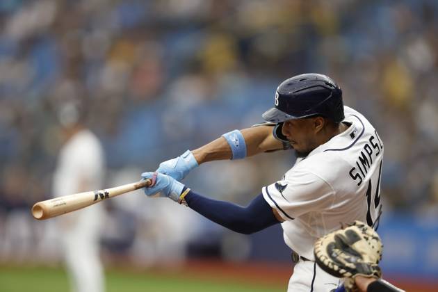 August 2, 2026, St. Petersburg, Florida, USA: Tampa Bay Rays left fielder Chandler Simpson (14) hits a single but advances to second base after an error during the eighth inning against the Chicago White Sox on Sunday, Aug. 2, 2026 in St. Petersburg. St. Petersburg USA - ZUMAs70_ 20260802_zan_s70_020 Copyright: xLuisxSantanax