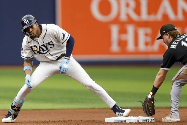 August 2, 2026, St. Petersburg, Florida, USA: Tampa Bay Rays left fielder Chandler Simpson (14) hits a single but advances to second base after an error during the eighth inning against the Chicago White Sox on Sunday, Aug. 2, 2026 in St. Petersburg. St. Petersburg USA - ZUMAs70_ 20260802_zan_s70_021 Copyright: xLuisxSantanax