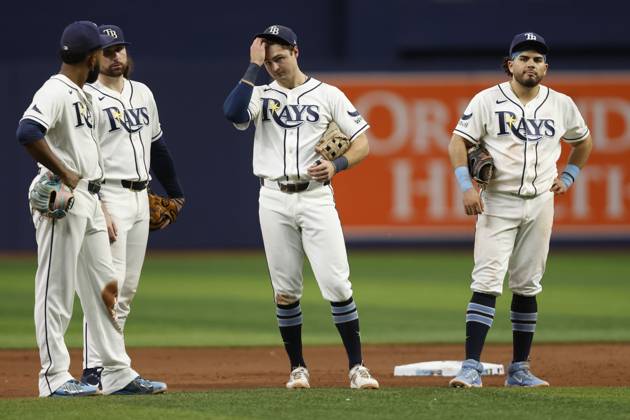 August 2, 2026, St. Petersburg, Florida, USA: Tampa Bay Rays third baseman Junior Caminero (13) , right fielder Ryan Vilade (26), second baseman Ben Williamson (15), and first baseman Jonathan Aranda (8) gather together during a change in pitches during the ninth inning on Sunday, Aug. 2, 2026 in St. Petersburg. St. Petersburg USA - ZUMAs70_ 20260802_zan_s70_024 Copyright: xLuisxSantanax