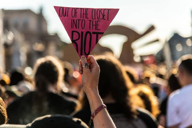 August 2, 2026, Berlin, Germany: BERLIN, Germany †August 2, 2026: Thousands of people gather at Neptunebrunnen under the slogan â€oeFrom Grief to Anger to Resistance†to condemn the recent attack at Berlin Pride. The peaceful march continued to the Brandenburg Gate with participants carrying banners, posters, and drums. Police arrested one suspect near the demonstration who was carrying a German flag and fireworks. Berlin Germany - ZUMAq101 20260802_zna_q101_173 Copyright: xAndro SxTrujillox