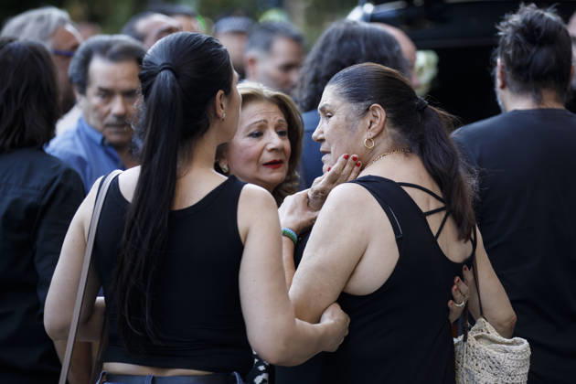 Granada Bids Farewell to Flamenco Guitarist Pepe Habichuela The widow of guitarist Pepe Habichuela, Amparo Nino d, upon her arrival at the funeral chapel set up at the Isabel la Católica Municipal Theater in Granada, his hometown. August 5, 2026, in Granada, Andalusia, Spain. Guitarist José Antonio Carmona, known as Pepe Habichuela (Granada, 1944), passed away this Tuesday at the age of 82 in Madrid after two years away from the stage due to illness. The musician was awarded the Medal of Merit in Fine Arts in 2018, and last February the government conferred upon him the Grand Cross of the Civil Order of Alfonso X the Wise, and described him as one of the most influential figures in contemporary flamenco guitar. AUGUST 5, 2026 Álex Cá Grana Copyright: xÃlexxCamarax 7703071