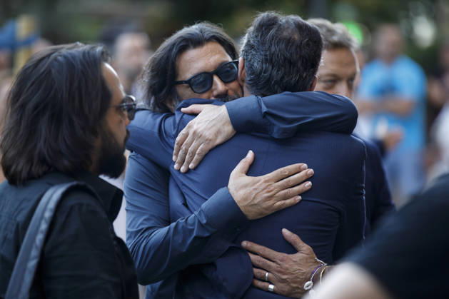 Granada bids farewell to flamenco guitarist Pepe Habichuela Pepe Habichuela’s son, Josemi Carmona, upon his arrival at the funeral chapel set up at the Isabel la Católica Municipal Theater in Granada, his hometown. August 5, 2026, in Granada, Andalusia, Spain. Guitarist José Antonio Carmona, known as Pepe Habichuela (born in Granada in 1944), passed away this Tuesday at the age of 82 in Madrid after two years away from the stage due to illness. The musician was awarded the Medal of Merit in Fine Arts in 2018, and last February the government conferred upon him the Grand Cross of the Civil Order of Alfonso X the Wise, and described him as one of the most influential figures in contemporary flamenco guitar. AUGUST 5, 2026 Álex Cá Granada, An Copyright: xÃlexxCamarax 7703075