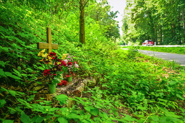 Memorial cross for the victim of a traffic accident on the B432 in Scharbeutz, Schleswig-Holstein, Germany Scharbeutz Schleswig-Holstein Germany ** FOR EDITORIAL PURPOSES ONLY ** EDITORIAL USE ONLY **