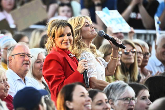 STOCKHOLM, SWEDEN 20260811 Lena Philipsson and host Pernilla Wahlgren during the season s final episode of *Allsang pa Skansen* on Tuesday evening STOCKHOLM SWEDEN x10080x  Copyright: xFredrikxSandberg TTx ALLSANG PA SKANSEN 2026 zIPlRuYVoEA