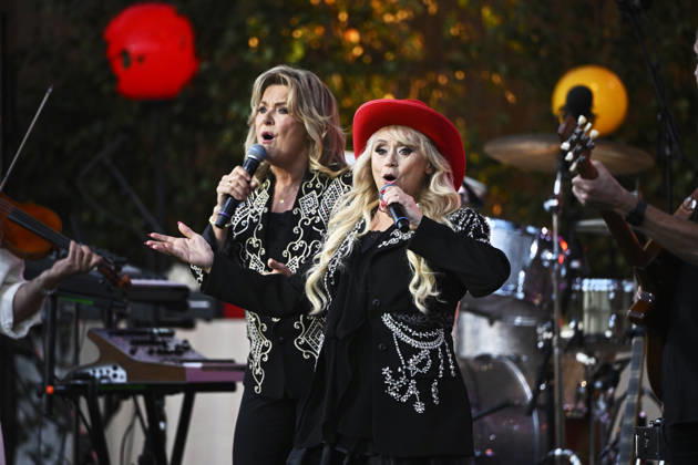 STOCKHOLM, SWEDEN 20260811 Nanne and Bettan Elisabeth Andreassen (left) and Nanne Grönvall (right) perform during the season’s final Allsang pa Skansen on Tuesday evening STOCKHOLM, SWEDEN x10080x  Copyright: xFredrikxSandberg TTx ALLSANG PA SKANSEN 2026 rYY1cozvSfw