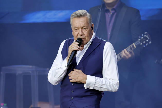 Schlager singer Roland Kaiser at his sold-out concert in front of 10,000 spectators as part of the KUNST RASEN Bonn Open Air in Bonn, August 15, 2026, North Rhine-Westphalia, Germany Copyright: xChristophxHardtx