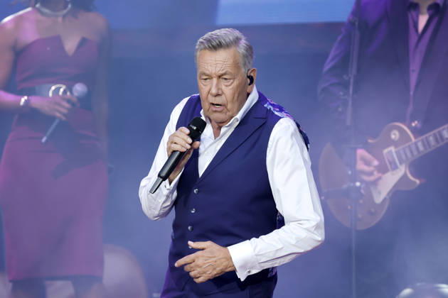 Schlager singer Roland Kaiser at his sold-out concert in front of 10,000 spectators as part of the KUNST RASEN Bonn Open Air in Bonn, August 15, 2026, North Rhine-Westphalia, Germany Copyright: xChristophxHardtx