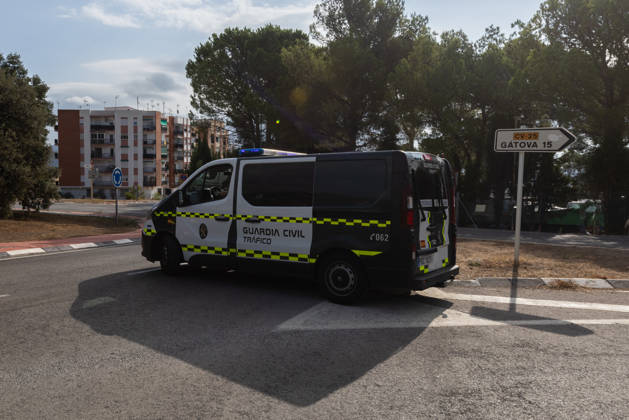 Fire in Segorbe, Castellón, Brought Under Control A Civil Guard van at the entrance to the road to La Gatova, August 23, 2026, in Castellón, Valencian Community, Spain. The fire in Segorbe, Castellón, has been brought under control and is now within manageable levels, as reported this Sunday morning, August 23, by the Castellón Provincial Firefighters Consortium. Consequently, the Military Emergency Unit (UME) has begun to withdraw its personnel from the area, after helping to contain the fire, which, according to figures released last Saturday, has affected more than 630 hectares. AUGUST 23, 2026 Segorbe, Castellón, Valencian Community Segorbe, Castellón, Valencian Community, Spain Copyright: xJavierxEscrichex 7727972
