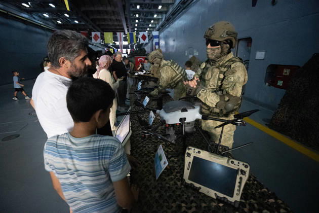 TEKNOFEST Blue Homeland KOCAELI, TURKIYE - AUGUST 23: Visitors tour TCG Sancaktar (L-403) as Turkish Navy personnel stand during TEKNOFEST Blue Homeland at the Golcuk Naval Shipyard Command in Kocaeli, Turkiye, on August 23, 2026. TCG Sancaktar carries out military missions including amphibious operations and mine-laying, and can also serve as a hospital, logistics support and evacuation ship in disaster zones. The event, organized under the leadership of the Turkish Ministry of National Defense and the Turkish Technology Team Foundation (T3 Foundation), with Anadolu serving as its Global Communication Partner, continues on its final day. Ibrahim Yozoglu Anadolu Kocaeli Turkey. Editorial use only. Please get in touch for any other usage.  Copyright: x2026xAnadoluxIbrahimxYozoglux
