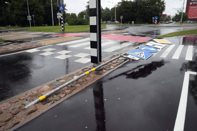 August 23, 2026, Riga, Latvija: The aftermath of a powerful storm is seen in Riga, Latvia, Aug. 23, 2026. Fallen and uprooted trees are scattered across residential areas, damaging parked cars, blocking roads and walkways, and posing a threat to nearby buildings. The storm, which swept across Latvia on Saturday evening and overnight, caused widespread damage across the country, with Riga recording the highest number of reports of storm-related incidents. As of Sunday morning, emergency services had received nearly 1,900 reports of damage caused by strong winds nationwide. Riga Latvija - ZUMAp305 20260823_zip_p305_018 Copyright: xEdijsxPalensx