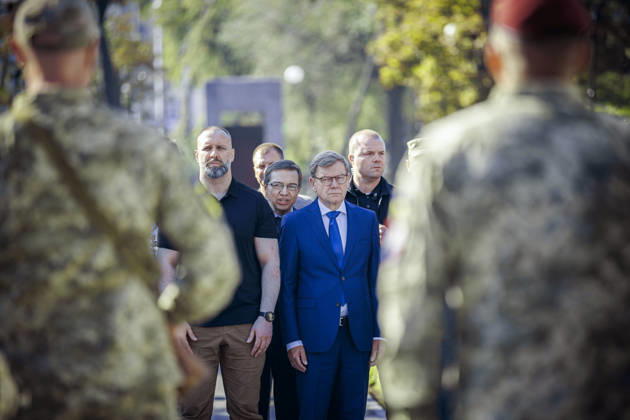 Johann Wadephul (CDU), Federal Minister of Foreign Affairs, participates in a flag-raising ceremony in Kharkiv to mark Ukrainian National Flag Day. Kharkiv, August 23, 2026. Photographed on behalf of the Federal Foreign Office. Kharkiv, Ukraine Copyright: xThomasxTrutschel AAx