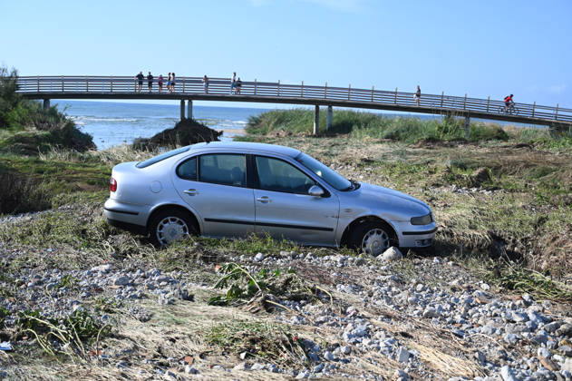 Damage after the storm in Tarragona - 23 Aug 2026 A car swept away by the torrent of water was left stopped and flooded in front of the sea in El Vendrell, Tarragona. Following the storm in Tarragona, several cars and streets with damage are the result of the heavy downpour that fell on Friday, August 21st. Roda de Berà Spain Copyright: xRamonxCostax xSOPAxImagesx DamageafterthestorminTarragona_ RamonCosta_ RodadeBera_ August_ 23_2026 (3)