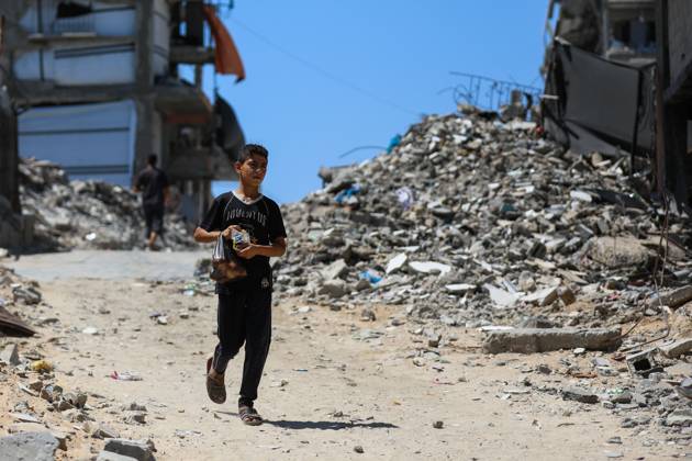 Palestinians live amid destruction in Jabalia camp JABALIA REFUGEE CAMP, NORTHERN GAZA STRIP, PALESTINE, AUGUST 23, 2026: Palestinians live amid the rubble of destroyed homes and extensive damage in Jabalia refugee camp in the northern Gaza Strip, facing difficult living conditions as they seek safety and basic necessities. JABALIA Palestine, State of Copyright: x xRamzixAbuxAmerx xJNAxPressx