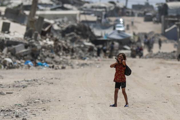 Palestinians live amid destruction in Jabalia camp JABALIA REFUGEE CAMP, NORTHERN GAZA STRIP, PALESTINE, AUGUST 23, 2026: Palestinians live amid the rubble of destroyed homes and extensive damage in Jabalia refugee camp in the northern Gaza Strip, facing difficult living conditions as they seek safety and basic necessities. JABALIA Palestine, State of Copyright: x xRamzixAbuxAmerx xJNAxPressx