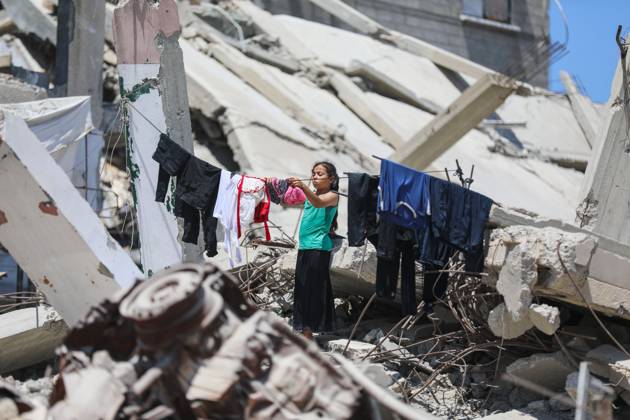 Palestinians live amid destruction in Jabalia camp JABALIA REFUGEE CAMP, NORTHERN GAZA STRIP, PALESTINE, AUGUST 23, 2026: Palestinians live amid the rubble of destroyed homes and extensive damage in Jabalia refugee camp in the northern Gaza Strip, facing difficult living conditions as they seek safety and basic necessities. JABALIA Palestine, State of Copyright: x xRamzixAbuxAmerx xJNAxPressx