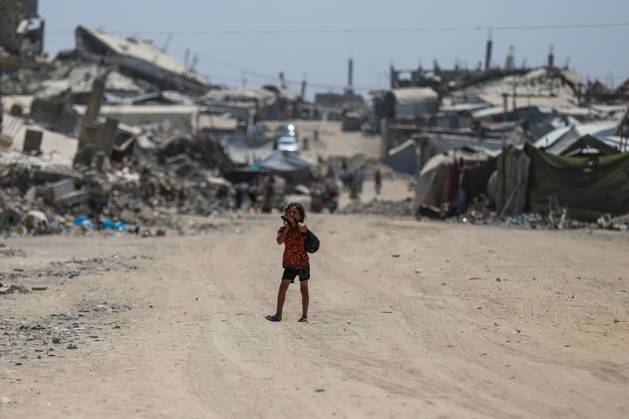 Palestinians live amid destruction in Jabalia camp JABALIA REFUGEE CAMP, NORTHERN GAZA STRIP, PALESTINE, AUGUST 23, 2026: Palestinians live amid the rubble of destroyed homes and extensive damage in Jabalia refugee camp in the northern Gaza Strip, facing difficult living conditions as they seek safety and basic necessities. JABALIA Palestine, State of Copyright: x xRamzixAbuxAmerx xJNAxPressx