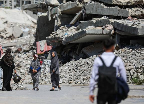 Palestinians live amid destruction in Jabalia camp JABALIA REFUGEE CAMP, NORTHERN GAZA STRIP, PALESTINE, AUGUST 23, 2026: Palestinians live amid the rubble of destroyed homes and extensive damage in Jabalia refugee camp in the northern Gaza Strip, facing difficult living conditions as they seek safety and basic necessities. JABALIA Palestine, State of Copyright: x xRamzixAbuxAmerx xJNAxPressx
