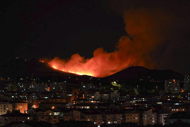 Firefighters respond to fire in wooded area in Ankara ANKARA, TURKIYE - AUGUST 23: Smoke rises from a wooded area in the Mamak district of Ankara, Turkiye on August 23, 2026, as firefighters work to extinguish the wide-scale fire using two fire trucks and three water tankers. Metin Aktas Anadolu Ankara Turkey. Editorial use only. Please get in touch for any other usage.  Copyright: x2026xAnadoluxMetinxAktasx