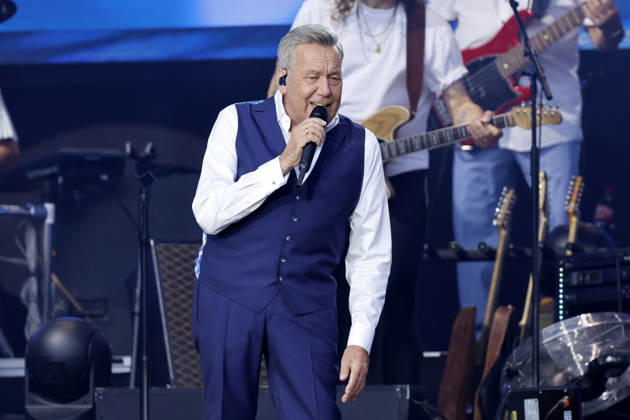 Schlager singer Roland Kaiser at his sold-out concert in front of 10,000 spectators as part of the KUNST RASEN Bonn Open Air in Bonn, August 15, 2026, North Rhine-Westphalia, Germany Copyright: xChristophxHardtx