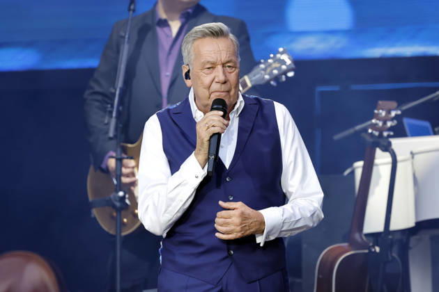 Schlager singer Roland Kaiser at his sold-out concert in front of 10,000 spectators as part of the KUNST RASEN Bonn Open Air in Bonn, August 15, 2026, North Rhine-Westphalia, Germany Copyright: xChristophxHardtx