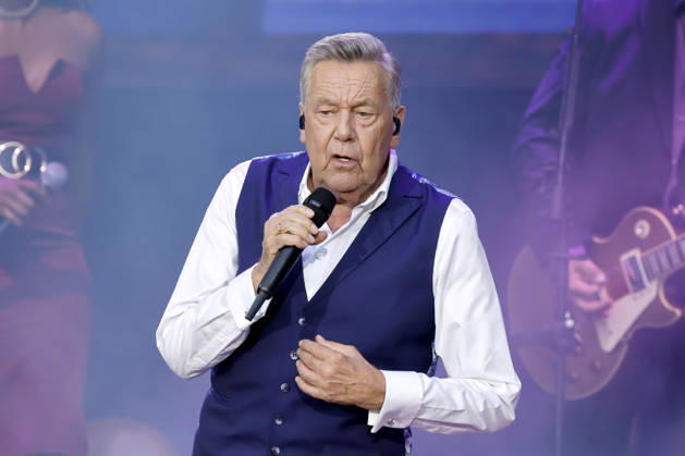 Schlager singer Roland Kaiser at his sold-out concert in front of 10,000 spectators as part of the KUNST RASEN Bonn Open Air in Bonn, August 15, 2026, North Rhine-Westphalia, Germany Copyright: xChristophxHardtx