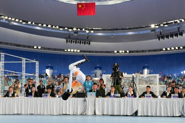 (260824) -- BEIJING, Aug. 24, 2026 -- The robot of Shanghai AGIbot Team competes during the Floor Exercise of Gymnastics event of the 2nd World Humanoid Robot Games in Beijing, capital of China, Aug. 24, 2026. ) (SP)CHINA-BEIJING-WORLD HUMANOID ROBOT GAMES (CN) JuxHuanzong 