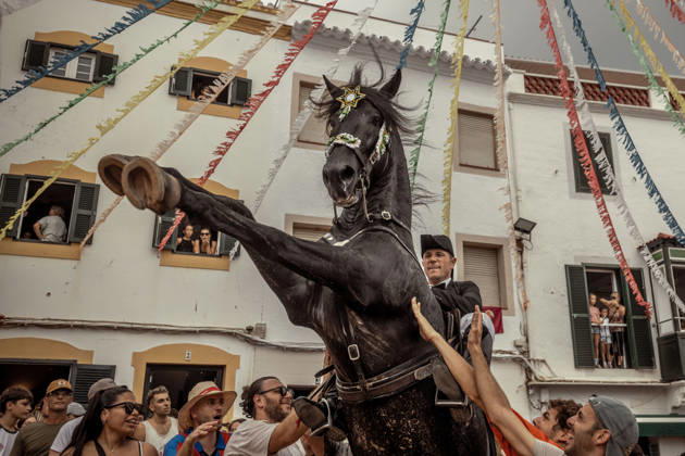 August 24, 2026, Ferreries, Menorca Balearic Islands, Spain: A caixer, or horse rider, rears his horse amid a cheering crowd during the traditional Jaleo at the Sant Bartomeu Festival in Ferreries. Ferreries Spain  - ZUMAo105 20260824_fap_o105_019 Copyright: xMatthiasxOesterlex