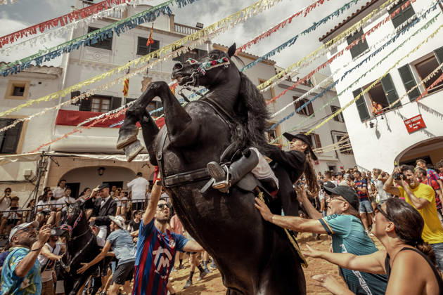 August 24, 2026, Ferreries, Menorca Balearic Islands, Spain: A caixer, or horse rider, rears his horse amid a cheering crowd during the traditional Jaleo at the Sant Bartomeu Festival in Ferreries. Ferreries Spain  - ZUMAo105 20260824_fap_o105_027 Copyright: xMatthiasxOesterlex
