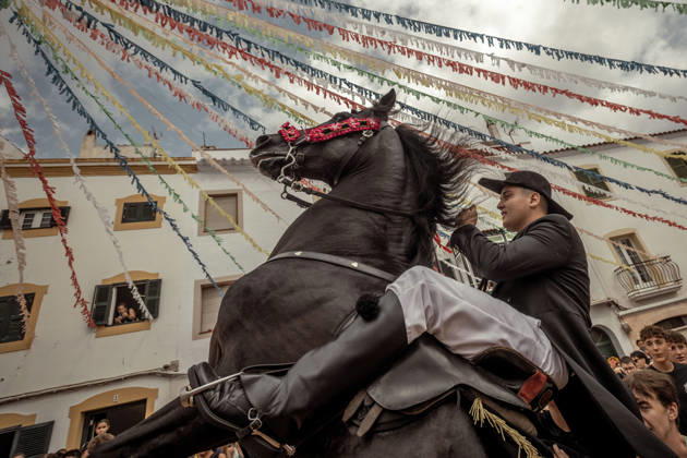 August 24, 2026, Ferreries, Menorca Balearic Islands, Spain: A caixer, or horse rider, rears his horse amid a cheering crowd during the traditional Jaleo at the Sant Bartomeu Festival in Ferreries. Ferreries Spain - ZUMAo105 20260824_fap_o105_015 Copyright: xMatthiasxOesterlex