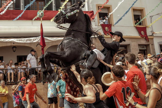 August 24, 2026, Ferreries, Menorca Balearic Islands, Spain: A caixer, or horse rider, rears his horse amid a cheering crowd during the traditional Jaleo at the Sant Bartomeu Festival in Ferreries. Ferreries Spain  - ZUMAo105 20260824_fap_o105_033 Copyright: xMatthiasxOesterlex