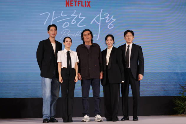 Movie Possible Love Movie Possible Love The stars of the new Netflix movie Possible Love -- Jo In-sung, Jo Yeo-jung, Jeon Do-yeon and Seol Kyung-koo (L to R) -- along with director Lee Chang-dong (C) -- pose for a photo during a publicity event in Seoul on Aug. 25, 2026. (Yonhap) 2026-08-25 12:48:56 < 1980-2026 YONHAPNEWS AGENCY. .> ¼­¿ïÆ¯º°½Ã EDITORIAL USE ONLY  Copyright: xx PYH2026082509590034400 YonhapxNewsx yonphotos255958