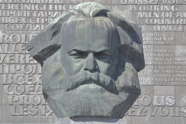 Skulptur Karl Marx von russischen Bildhauer Lew Kerbel 1971, Moderne Kunst, Kopf in Übergröße, XXL, Wahrzeichen, Großskulptur, Karl-Marx-Monument, Chemnitz, Sachsen, Deutschland Karl Marx sculpture by Russian sculptor Lew Kerbel 1971, modern art, oversized head, XXL, landmark, large sculpture, Karl Marx Monument, Chemnitz, Saxony, Germany Copyright: imageBROKER GeraldxAbele iblgda18822209.jpg