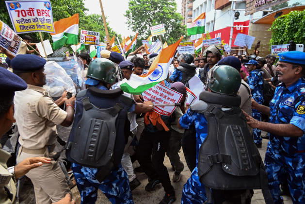 Protest Erupts in Bihar s Patna Patna Aug 25 (ANI): Protesters and security personnel scuffle during the protest, demanding the cancellation of the 70th BPSC examination, while condemning the alleged irregularities in the competitive examination, in Patna on Tuesday. Patna Bihar India Copyright: xANIx ANI_20260825122