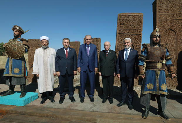 Turkish President Recep Tayyip Erdogan visits Seljuk Square Cemetery in eastern Turkiye BITLIS, TURKIYE - AUGUST 25: (----EDITORIAL USE ONLY - MANDATORY CREDIT - TURKISH PRESIDENCY MURAT CETINMUHURDAR HANDOUT - NO MARKETING NO ADVERTISING CAMPAIGNS - DISTRIBUTED AS A SERVICE TO CLIENTS----) Turkish President Recep Tayyip Erdogan poses for a photo with Nationalist Movement Party (MHP) Chairman Devlet Bahceli (2nd R), Great Unity Party (BBP) Chairman Mustafa Destici (2nd L), Free Cause Party (HUDA PAR) Chairman Zekeriya Yapicioglu (R) and President of Religious Affairs Safi Arpagus (L) during his visit to the Seljuk Square Cemetery in Ahlat district of Bitlis, Turkiye, on August 25, 2026. Turkish President Recep Tayyip Erdogan visited A  Copyright: x2026xAnadoluxTurkishxPresidency xMuratxCetinmuhurdarx