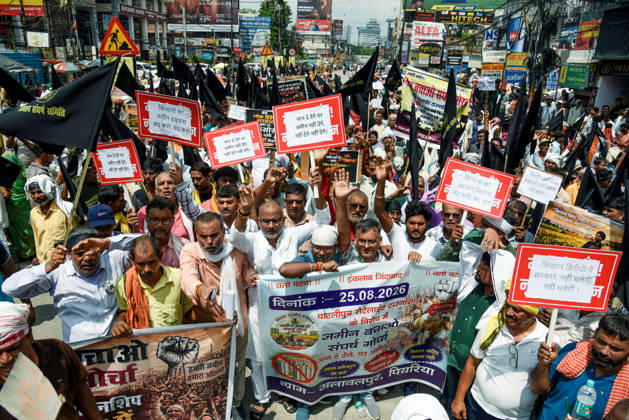 Farmers stage a protest against Patliputra Satellite Township in Patna Patna, Aug 25 (ANI): Farmers display placards and stage a protest against Patliputra Satellite Township under the banner of Jamin Bachao Sangharsh Mocha, in Patna on Tuesday. Patna Bihar India Copyright: xANIx ANI_20260825242