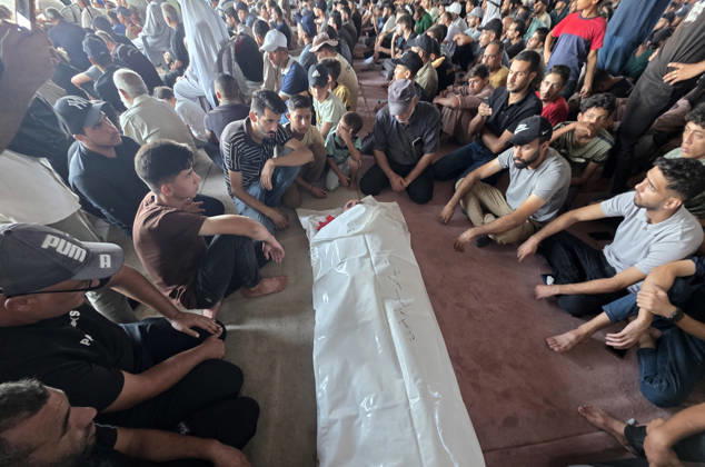 Palestinians Bury Three People in Khan Younis Palestinians attend the funeral of three people in Khan Younis, in the southern Gaza Strip, on August 25, 2026. Two died from wounds sustained in previous Israeli strikes, while the third was killed in an Israeli strike the previous evening. Photo by Tariq Mohammad APA Images Khan Yunis Gaza Strip Palestinian Territory 250826_Khan_Yunis_TM_04(20) Copyright: xapaimagesxTariqxMohammad xapaimagesx