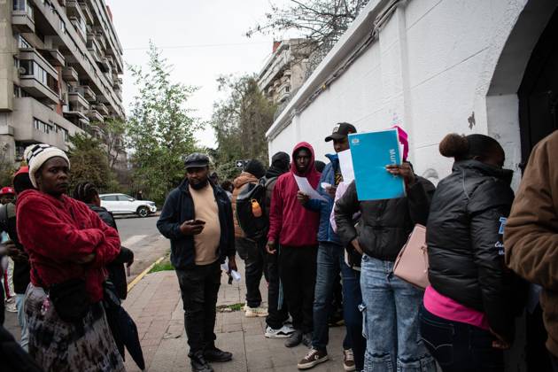 August 25, 2026, Santiago, Chile: SANTIAGO, CHILE, AUGUST 25, 2026: Haitian citizens gather at the Consulate of Haiti in Santiago to complete paperwork related to the regularization of their immigration status in Chile. Santiago Chile  - ZUMAq101 20260825_zna_q101_149 Copyright: xVicentexAsenciox