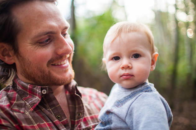 Outdoor portrait of a father holding his son Langley, British Columbia, Canada CR_JDIP260824A-2104316-01 ,model released, Symbolfoto ,property released