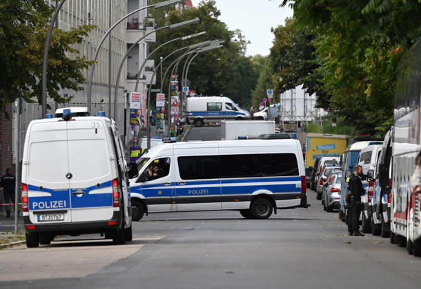 WWII bomb discovered in Berlin BERLIN, GERMANY - AUGUST 26: Police officers are seen near the Neukoelln Ship Canal, where an unexploded World War II bomb was discovered during construction work in Berlin, Germany, on August 26, 2026. The bomb is due to be defused later in the day, and the exclusion zone may be extended, potentially affecting residential buildings, schools, daycare centres and a nursing home. Volodymyr Sindieiev Anadolu Berlin Germany. Editorial use only. Please get in touch for any other usage.  Copyright: x2026xAnadoluxVolodymyrxSindieievx