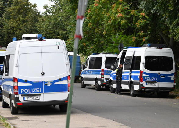 WWII bomb discovered in Berlin BERLIN, GERMANY - AUGUST 26: Police officers are seen near the Neukoelln Ship Canal, where an unexploded World War II bomb was discovered during construction work in Berlin, Germany, on August 26, 2026. The bomb is due to be defused later in the day, and the exclusion zone may be extended, potentially affecting residential buildings, schools, daycare centres and a nursing home. Volodymyr Sindieiev Anadolu Berlin Germany. Editorial use only. Please get in touch for any other usage.  Copyright: x2026xAnadoluxVolodymyrxSindieievx