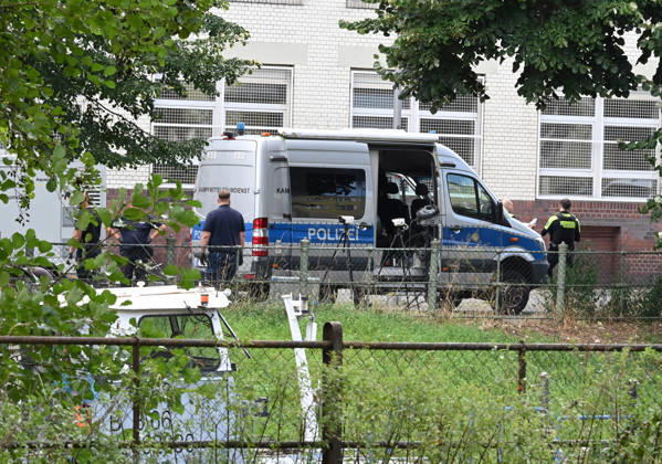 WWII bomb discovered in Berlin BERLIN, GERMANY - AUGUST 26: Police officers are seen near the Neukoelln Ship Canal, where an unexploded World War II bomb was discovered during construction work in Berlin, Germany, on August 26, 2026. The bomb is due to be defused later in the day, and the exclusion zone may be extended, potentially affecting residential buildings, schools, daycare centres and a nursing home. Volodymyr Sindieiev Anadolu Berlin Germany. Editorial use only. Please get in touch for any other usage.  Copyright: x2026xAnadoluxVolodymyrxSindieievx