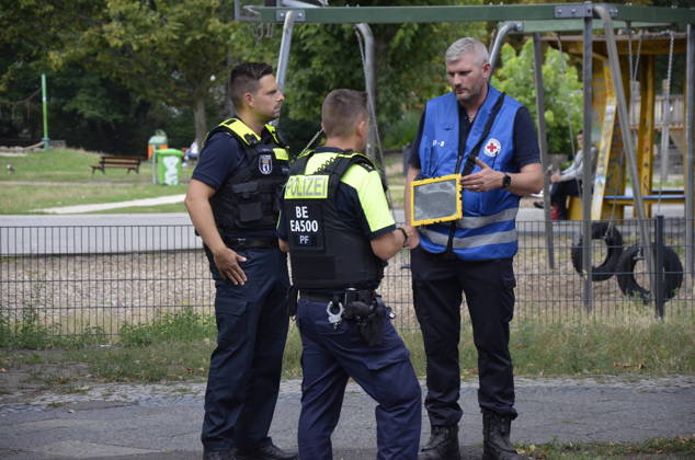 Bomb Discoveries in Berlin-Neukölln, August 26, 2026 7aIMG 0570782 Various views and scenes from this discovery in Berlin, Kiehlufer Copyright: 7aktuell.dex xLucaxFritzsche 0570782 20260826_7a_BOMENRAUMUNG_570782