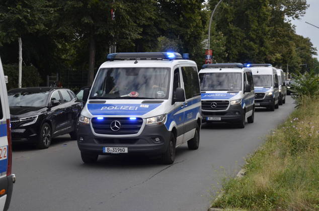 Bomb Discoveries in Berlin-Neukölln, August 26, 2026 7aIMG 0570783 Various views and scenes from this discovery in Berlin, Kiehlufer Copyright: 7aktuell.dex xLucaxFritzsche 0570783 20260826_7a_BOMENRAUMUNG_570783