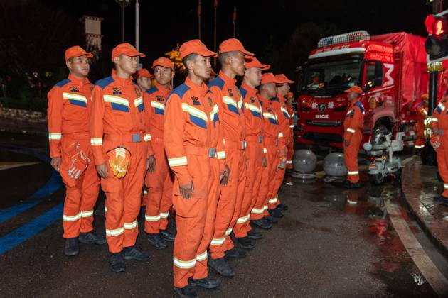 (260827) -- BEIJING, Aug. 27, 2026 -- Rescuers prepare before heading to the mudslide-stricken Gyirong Port in Gyirong County, southwest China s Xizang Autonomous Region, Aug. 27, 2026. Rescue teams are racing to the mudslide-stricken Gyirong Port in southwest China s Xizang Autonomous Region after the disaster caused significant casualties across the China-Nepal border on Wednesday. The mudslide occurred on Wednesday morning in Nepal, resulting in three people dead and 265 missing at Gyirong Port as of 8 p.m., according to initial estimates. ) (SpotNews) CHINA-XIZANG-MUDSLIDE-RESCUE FORCES (CN) TenzingxNimaxQadhup 