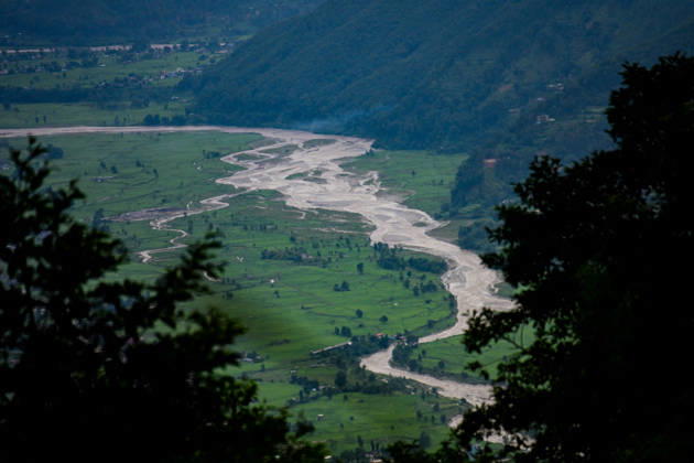 At Least 157 Killed As Devastating Flash Floods Hit Nepal A view of flash floods and mudslides along the Trishuli River in Nuwakot, Nepal, on August 26, 2026. A flash flood swept through Nepal s northern border region after an ice-and-rock avalanche caused a surge in the Lhende River near the Nepal-China border, sending water, mud and debris downstream into the Bhote Koshi and Trishuli river systems. The event damaged settlements in Rasuwa and Nuwakot districts, sweeping away homes, roads, bridges, vehicles and other infrastructure and damaging hydropower and power facilities. In Nuwakot, riverside settlements including Trishuli Bazaar, Devighat and Betrawati suffered destruction, with homes swept away and mud and debris deposited across co Copyright: xSafalxPrakashxShresthax originalFilename: shrestha-atleast1260826_npMnJ.jpg