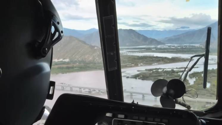 (260827) -- LHASA, Aug. 27, 2026 -- This screenshot from a video clip taken on Aug. 27, 2026 shows a military helicopter heading to Gyirong County, southwest China s Xizang Autonomous Region. The first team of 141 rescuers has arrived at the mudslide-stricken border port of Gyirong in Xizang Thursday morning after the disaster caused significant casualties along the China-Nepal border, according to China s Ministry of Emergency Management. The mudslide struck Gyirong Port in Gyirong County, Xizang, on Wednesday morning. As of 8 a.m. on Thursday, three people had been killed, 558 others remained missing, while two local villagers had been rescued, local authorities said. (Photo by Xinhua) (SpotNews) CHINA-XIZANG-MUDSLIDE-RESCUE FORCES
