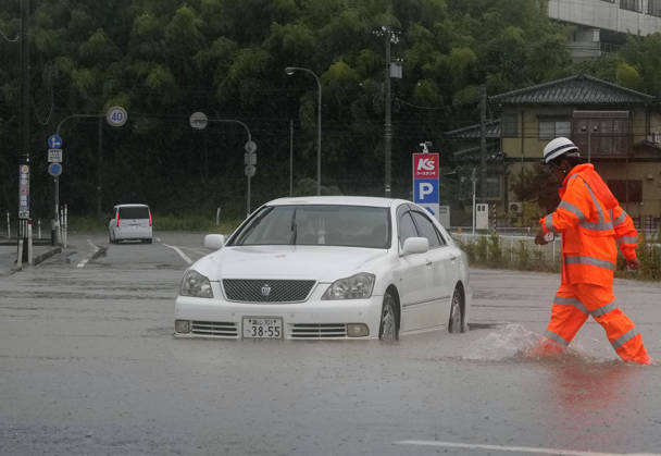 Aftermath of torrential rain in central Japan Photo shows an abandoned vehicle on an inundated road in Himi, Toyama Prefecture, on Aug. 27, 2026, following torrential rain.  A14AA0005626663P