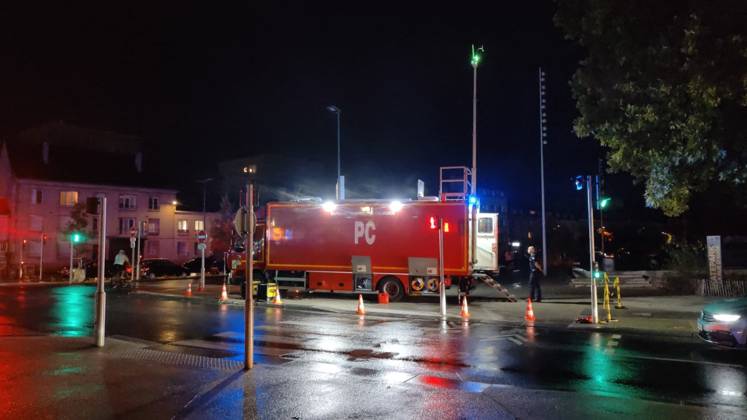 A car plowed into a crowd waiting at a bus stop in front of the Caen train station around 10:30 p.m. on Wednesday, August 26, in Caen. Léopold Picot, Radio France, Maxppp. Léopold Picot, Radio France, Maxppp, August 27, 2026 A car plowed into a crowd waiting at a bus stop in front of the Caen train station around 10:30 p.m. on Wednesday, August 26, in Caen, Caen, France, Aug. 27, 2026 A car deliberately drove into a group of about a dozen pedestrians near the Caen train station in Calvados on Wednesday, August 26, 2026. Two people were killed and nine were injured. An individual of Russian origin drove his vehicle into a group of around ten people on Wednesday, August 26, at approximately 10 p.m., in the area near the train station. The al Copyright: xRadioxFrance MaxpppxLÃ opoldxPicotx RF20260827852 RF20260827_2