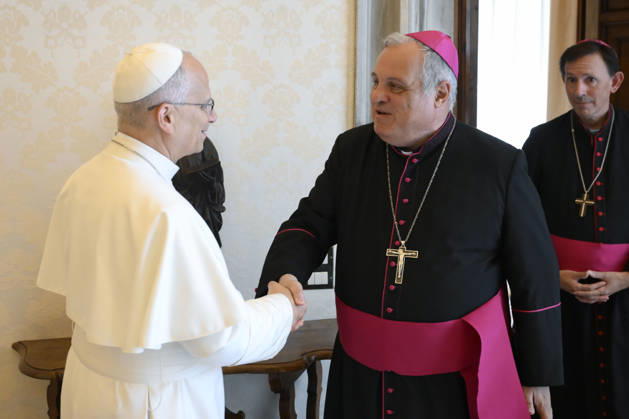 Pope Leo XIV private audience Italy, Rome , Vatican, 2026 8 27 Pope Leo XIV shakes hands with Archbishop Marcelo Colombo, president of the Episcopal Conference as he receives in a private audience Argentine Episcopal Conference in The Vatican EDITORIAL USE ONLY - NO BOOKS Copyright: xVATICANxMEDIAxx xCatholicxPressxPhotox