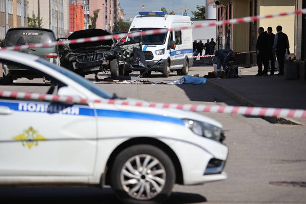 RUSSIA, ST PETERSBURG - AUGUST 27, 2026: The scene of the car blast on Kolpinskoye Shosse highway in Slavyanka neighbourhood, south-east St. Petersburg St Petersburg Russia  - ZUMAt113 20260827_zaa_t113_116 Copyright: xValentinxYegorshinx